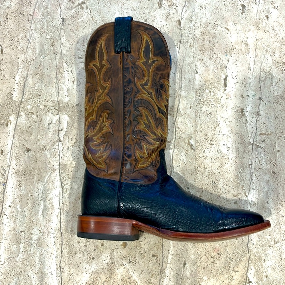Justin cowboy boots. 9D.